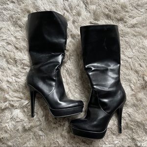 Black Heeled Boots w/ Zipper Side